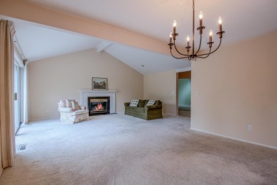 Beautifully maintained single level home in the Oak Knoll Golf on Oak Knoll Golf Course in Oregon - for sale on GolfHomes.com, golf home, golf lot