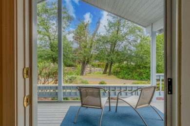 Beautifully maintained single level home in the Oak Knoll Golf on Oak Knoll Golf Course in Oregon - for sale on GolfHomes.com, golf home, golf lot