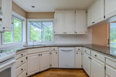 Beautifully maintained single level home in the Oak Knoll Golf on Oak Knoll Golf Course in Oregon - for sale on GolfHomes.com, golf home, golf lot