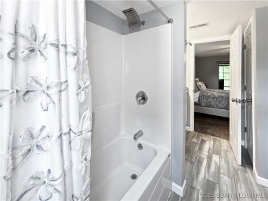 Fully furnished & move-in ready - PLUS seller is offering 3 on Seasons Ridge At Four Seasons in Missouri - for sale on GolfHomes.com, golf home, golf lot