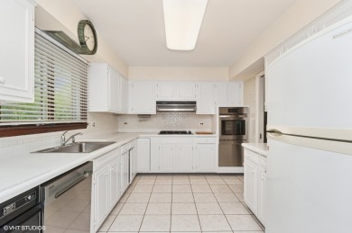 Beautiful split level with  spacious floor plan.  Wide entrance on Sunset Valley Golf Course in Illinois - for sale on GolfHomes.com, golf home, golf lot