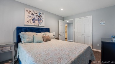 Fully furnished & move-in ready - PLUS seller is offering 3 on Seasons Ridge At Four Seasons in Missouri - for sale on GolfHomes.com, golf home, golf lot
