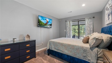 Fully furnished & move-in ready - PLUS seller is offering 3 on Seasons Ridge At Four Seasons in Missouri - for sale on GolfHomes.com, golf home, golf lot