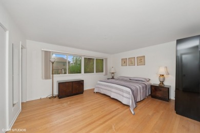 Beautiful split level with  spacious floor plan.  Wide entrance on Sunset Valley Golf Course in Illinois - for sale on GolfHomes.com, golf home, golf lot