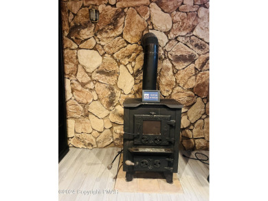 Come check out this UPDATED COZY CHALET/Raised Ranch with a on Pocono Farms Country Club in Pennsylvania - for sale on GolfHomes.com, golf home, golf lot