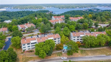 Fully furnished & move-in ready - PLUS seller is offering 3 on Seasons Ridge At Four Seasons in Missouri - for sale on GolfHomes.com, golf home, golf lot