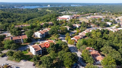 Fully furnished & move-in ready - PLUS seller is offering 3 on Seasons Ridge At Four Seasons in Missouri - for sale on GolfHomes.com, golf home, golf lot