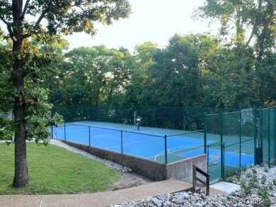Fully furnished & move-in ready - PLUS seller is offering 3 on Seasons Ridge At Four Seasons in Missouri - for sale on GolfHomes.com, golf home, golf lot