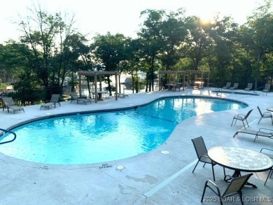Fully furnished & move-in ready - PLUS seller is offering 3 on Seasons Ridge At Four Seasons in Missouri - for sale on GolfHomes.com, golf home, golf lot