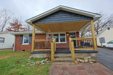 Comfort and Cozy meet convenience. This beauty is just minutes on Winchester Country Club, Inc. in Kentucky - for sale on GolfHomes.com, golf home, golf lot