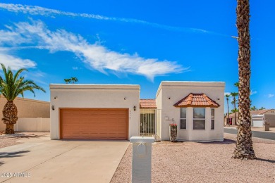 Welcome Home!!! This cozy 2+ bedroom 2 bath home in the on Oakwood Golf Club  in Arizona - for sale on GolfHomes.com, golf home, golf lot