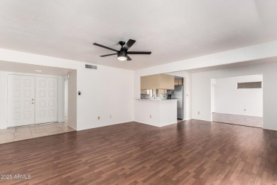Welcome Home!!! This cozy 2+ bedroom 2 bath home in the on Oakwood Golf Club  in Arizona - for sale on GolfHomes.com, golf home, golf lot