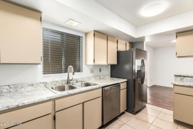Welcome Home!!! This cozy 2+ bedroom 2 bath home in the on Oakwood Golf Club  in Arizona - for sale on GolfHomes.com, golf home, golf lot