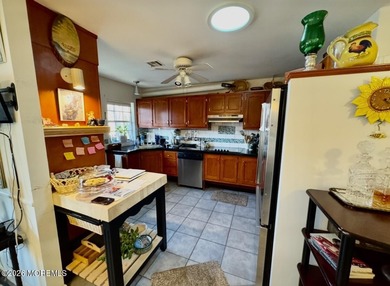 Location!! Beautifully updated Regency model within walking on Greenbriar Woodlands in New Jersey - for sale on GolfHomes.com, golf home, golf lot