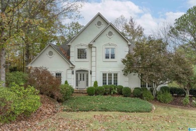 FANTASTIC HOME ON AN OVERSIZED LOT WITH BEAUTIFUL LANDSCAPING & on Riverchase Country Club in Alabama - for sale on GolfHomes.com, golf home, golf lot