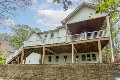 FANTASTIC HOME ON AN OVERSIZED LOT WITH BEAUTIFUL LANDSCAPING & on Riverchase Country Club in Alabama - for sale on GolfHomes.com, golf home, golf lot