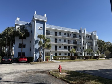 Charming Updated Condo in Lucerne Lakes 55+ Community! Welcome on Forest Oaks Golf Club in Florida - for sale on GolfHomes.com, golf home, golf lot