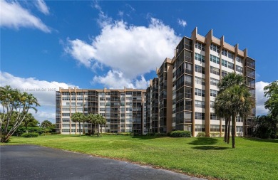 Beautifully remodeled 2/2 condo located in the desirable Park on Pembroke Lakes Golf Club in Florida - for sale on GolfHomes.com, golf home, golf lot