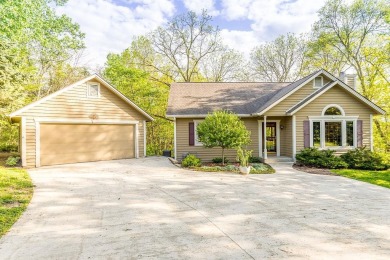 Welcome to 4 Sentinel Path. This well kept  home is close to the on Eagle Ridge Inn and Resort in Illinois - for sale on GolfHomes.com, golf home, golf lot