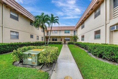 Welcome to this beautifully renovated 1-bedroom, 1.5-bathroom on Addison Reserve in Florida - for sale on GolfHomes.com, golf home, golf lot