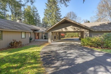 Enjoy the huge decks and flat yard from this well maintained 3- on Highlands Country Club in North Carolina - for sale on GolfHomes.com, golf home, golf lot