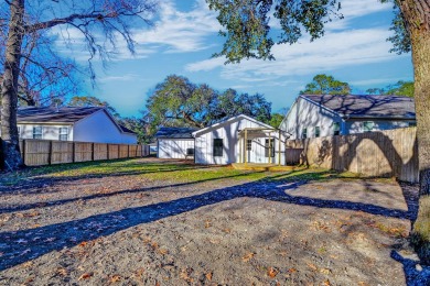 Meticulously remodeled with no HOA, this move-in ready property on Charleston Municipal Golf Course in South Carolina - for sale on GolfHomes.com, golf home, golf lot