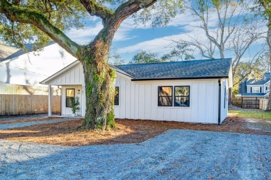 Meticulously remodeled with no HOA, this move-in ready property on Charleston Municipal Golf Course in South Carolina - for sale on GolfHomes.com, golf home, golf lot