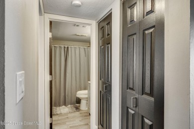 Don't miss this meticulously maintained 2 bed, 2 bath condo in on Mallards Landing Golf Course in Florida - for sale on GolfHomes.com, golf home, golf lot