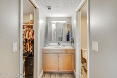 Don't miss this meticulously maintained 2 bed, 2 bath condo in on Mallards Landing Golf Course in Florida - for sale on GolfHomes.com, golf home, golf lot