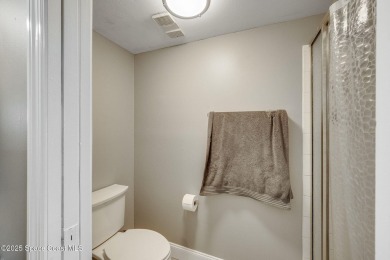 Don't miss this meticulously maintained 2 bed, 2 bath condo in on Mallards Landing Golf Course in Florida - for sale on GolfHomes.com, golf home, golf lot