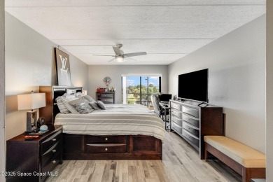 Don't miss this meticulously maintained 2 bed, 2 bath condo in on Mallards Landing Golf Course in Florida - for sale on GolfHomes.com, golf home, golf lot