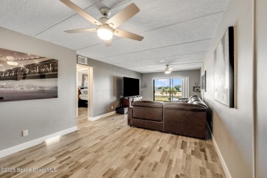 Don't miss this meticulously maintained 2 bed, 2 bath condo in on Mallards Landing Golf Course in Florida - for sale on GolfHomes.com, golf home, golf lot