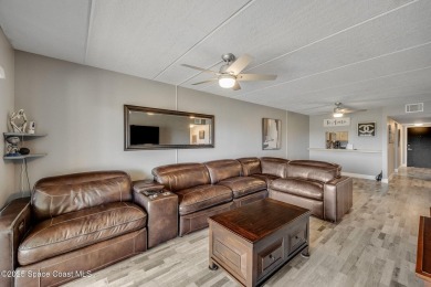 Don't miss this meticulously maintained 2 bed, 2 bath condo in on Mallards Landing Golf Course in Florida - for sale on GolfHomes.com, golf home, golf lot