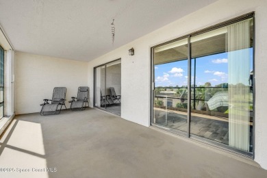 Don't miss this meticulously maintained 2 bed, 2 bath condo in on Mallards Landing Golf Course in Florida - for sale on GolfHomes.com, golf home, golf lot