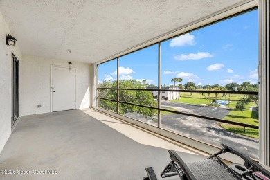 Don't miss this meticulously maintained 2 bed, 2 bath condo in on Mallards Landing Golf Course in Florida - for sale on GolfHomes.com, golf home, golf lot