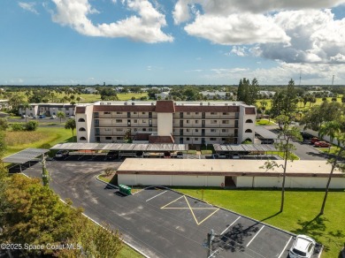 Don't miss this meticulously maintained 2 bed, 2 bath condo in on Mallards Landing Golf Course in Florida - for sale on GolfHomes.com, golf home, golf lot