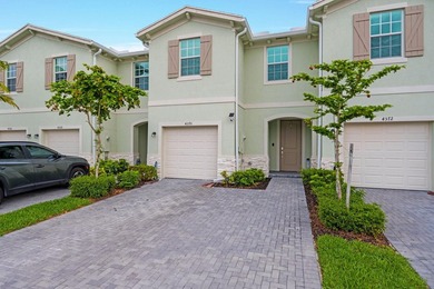 Seller offering $10,000 credit toward buyer closing costs with on Fountains Golf and Country Club in Florida - for sale on GolfHomes.com, golf home, golf lot