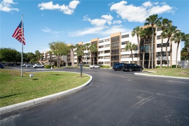 Spacious and well-maintained 2-bedroom, 2-bath condo offering on Jim McLean Signature Course in Florida - for sale on GolfHomes.com, golf home, golf lot