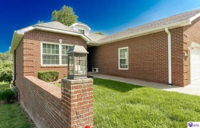 Discover comfort and style in this spacious 3-bedroom on Hillcrest Country Club in Kentucky - for sale on GolfHomes.com, golf home, golf lot