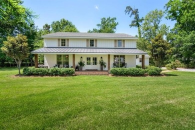 Beautifully reimagined and loved, 4 Riverdale Drive is a rare on Tchefuncta Country Club in Louisiana - for sale on GolfHomes.com, golf home, golf lot