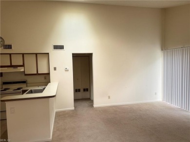 VERY NICE 1BR/1BA 2ND FLOOR CONDO IN THE HEART OF VB. NEAR on Kempsville Greens Municipal Golf Course in Virginia - for sale on GolfHomes.com, golf home, golf lot
