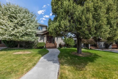 One if the best townhome views in Eagle Crest! This tastefully on Eagle Crest Golf Resort - Resort Course in Oregon - for sale on GolfHomes.com, golf home, golf lot