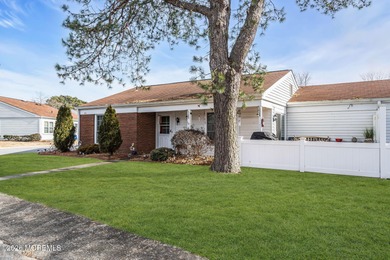 What a beautiful End unit Home! Totally redone w/ updated on Leisure Village West Assoc. in New Jersey - for sale on GolfHomes.com, golf home, golf lot