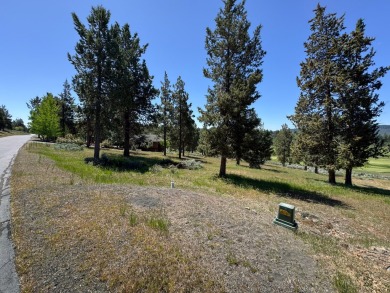 Located in the Running Y Resort this property sits just off of on Running Y Ranch Resort in Oregon - for sale on GolfHomes.com, golf home, golf lot