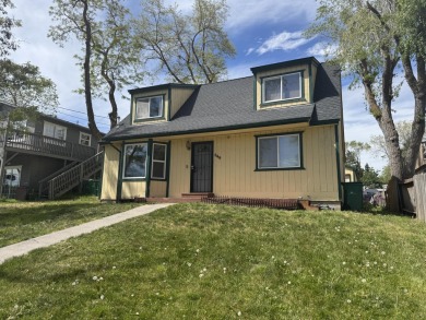 Charming Bungalow In Prime Location! Welcome to your beautifully on Harbor Links Golf Course in Oregon - for sale on GolfHomes.com, golf home, golf lot