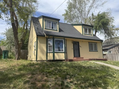 Charming Bungalow In Prime Location! Welcome to your beautifully on Harbor Links Golf Course in Oregon - for sale on GolfHomes.com, golf home, golf lot