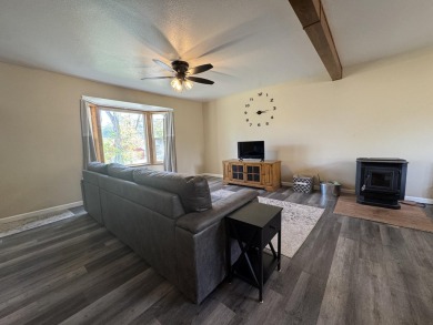 Charming Bungalow In Prime Location! Welcome to your beautifully on Harbor Links Golf Course in Oregon - for sale on GolfHomes.com, golf home, golf lot