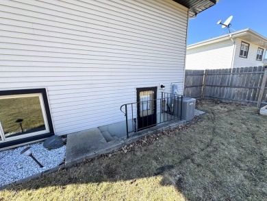 Updated 3 bedroom/ 2 bath/ 2 car garage Bartlett home located in on Apple Orchard Golf Course in Illinois - for sale on GolfHomes.com, golf home, golf lot