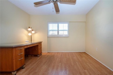 Squeaky clean and priced to sell!   Pet friendly and leasing is on Village Green Golf Club of Sarasota in Florida - for sale on GolfHomes.com, golf home, golf lot