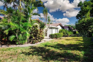 Squeaky clean and priced to sell!   Pet friendly and leasing is on Village Green Golf Club of Sarasota in Florida - for sale on GolfHomes.com, golf home, golf lot